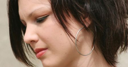 Nie mają prawa do zasiłku, bo opiekowali się starszą osobą