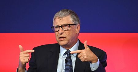 Omikron zakończy pandemię COVID-19? Zaskakująca prognoza Billa Gatesa