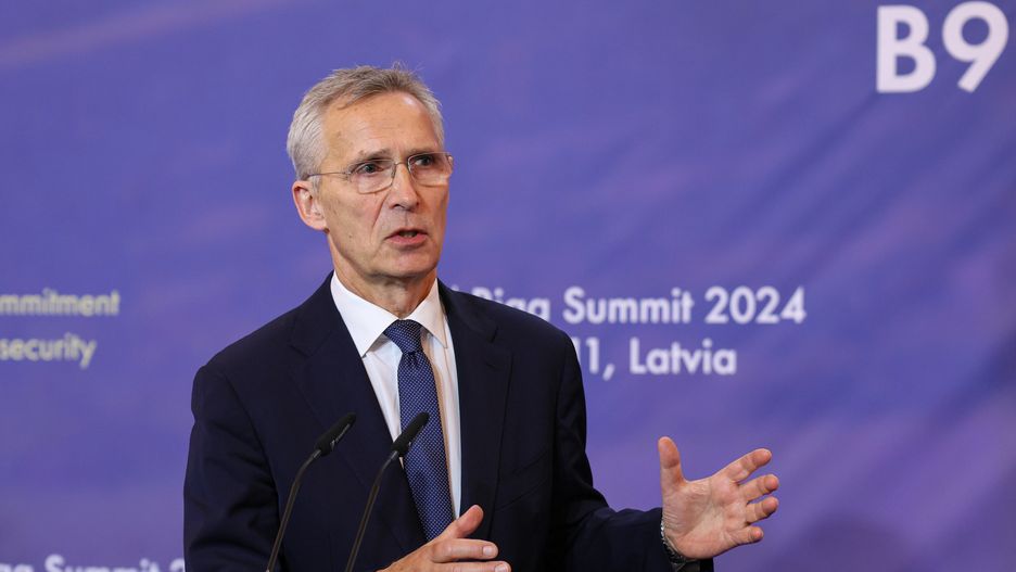 Jens Stoltenberg
Ryga, �otwa, 11.06.2024. Sekretarz generalny NATO Jens Stoltenberg podczas konferencji prasowej w Zamku Ryskim, 11 bm. W stolicy �otwy odbywa si� spotkanie Prezydent�w pa�stw Bukareszta�skiej Dziewi�tki z udzia�em prezydenta RP Andrzeja Dudy.  (jm) PAP/Pawe� Supernak
Pawe� Supernak
9, B9, bukareszta�ska dziewi�tka, prezydenci, prezydent, zamek ryski, polityk, polityka