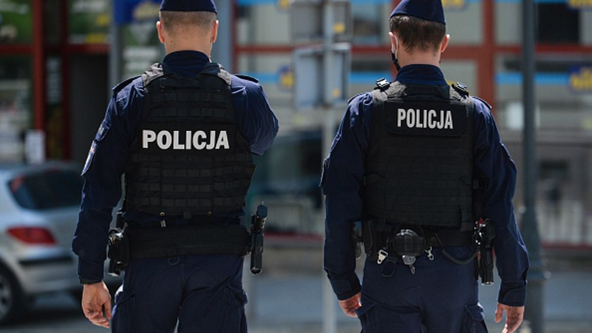 Dwaj pijani mężczyźni pobili wrocławskiego funkcjonariusza policji