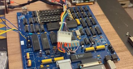 Zawstydził Apple. Samodzielnie zbudował kopię pierwszego komputera Macintosh