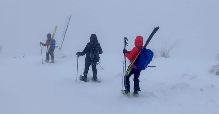 Turysta wyszedł w Beskidy. Dwukrotnie wzywał ratunek
