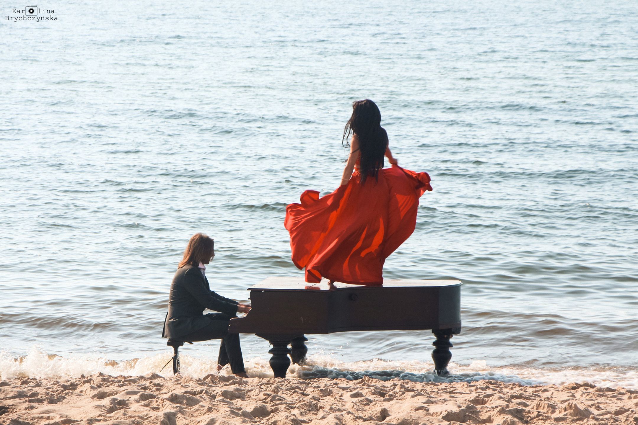 Justyna Steczkowska w teledysku z Leszkiem Możdżerem