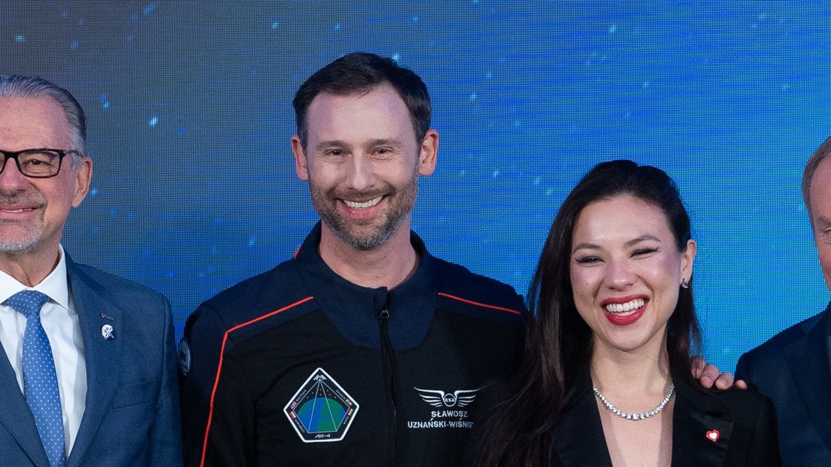 WARSAW, POLAND - 2025/02/05: From left to right Peggy Whitson, Krzysztof Paszyk, Josef Aschbache, Polish Prime Minister Donald Tusk, Slawosz Uznanski-Wisniewski and Aleksandra Uznanska-Wisniewska and Tibor Kapu seen during a press conference. Polish Prime Minister Donald Tusk and Minister of Development and Technology Krzysztof Paszyk met with the Ax-4 mission crew. The participants included Peggy Whitson, Slawosz Uznanski-Wisniewski, Tibor Kapu, and Sergio Palumberi (ESA Mission Manager). Slawosz Uznanski-Wisniewski will become the second Polish astronaut in space and the first on the ISS, representing the IGNIS mission in spring 2025. The IGNIS mission is Poland's first technological and scientific mission to the International Space Station, conducted with ESA and Axiom Space. With this, Poland strengthens its position in global space exploration, ranking among the top seven investors in space technologies. (Photo by Marek Antoni Iwaczuk/SOPA Images/LightRocket via Getty Images)