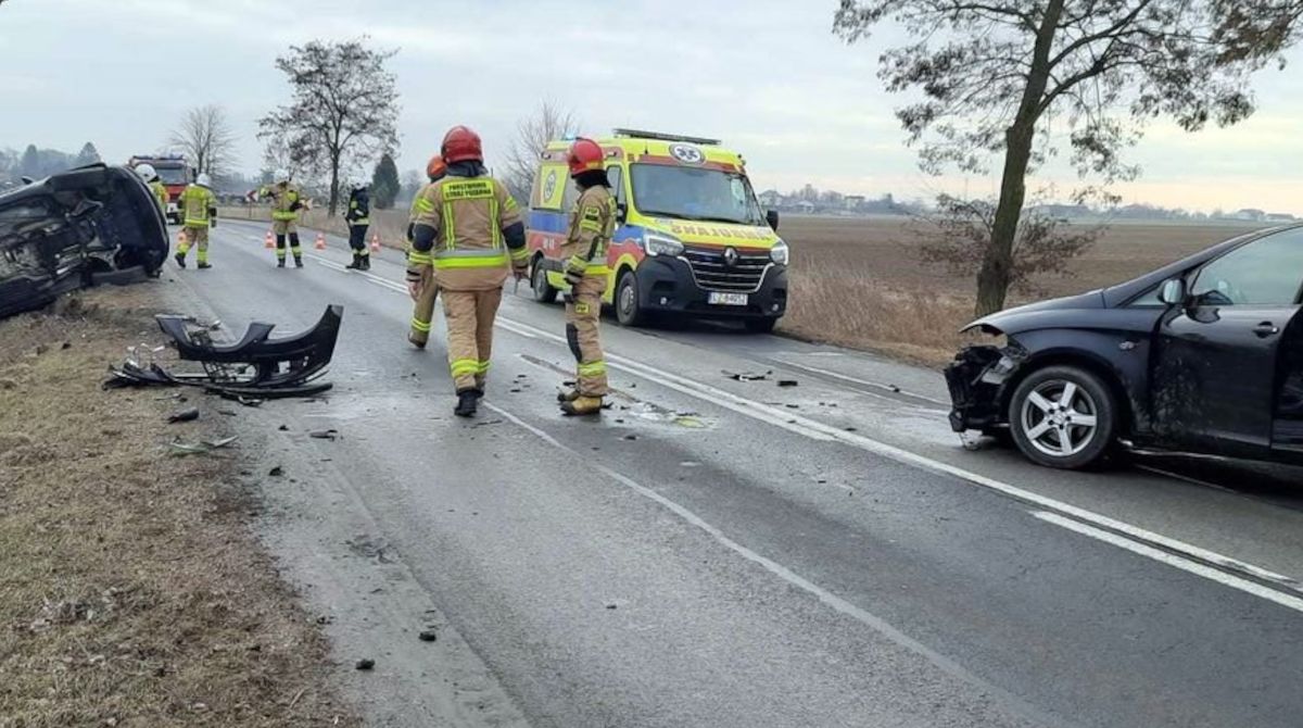 Nadmierna prędkość przyczyną groźnego zdarzenia drogowego.