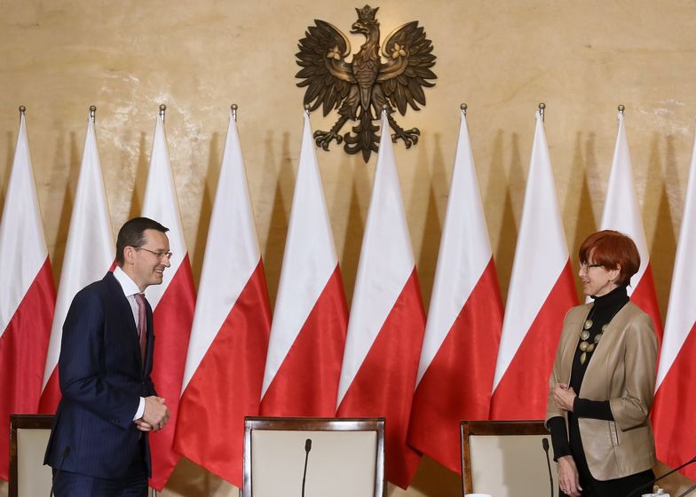 Wicepremier, minister finansów i rozwoju Mateusz Morawiecki i minister rodziny, pracy i polityki społecznej Elżbieta Rafalska