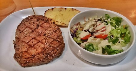 Grillowany stek z antykotu bez kości (mięso i tłuszcz, III klasa mięsa)