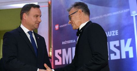 Część rodzin bez zaproszeń na premierę "Smoleńska". Pawlicki: żałuję, że Barbara Nowacka go nie dostała