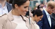 Meghan Markle z dumą podtrzymywała ciążowy brzuszek w Nowej Zelandii. Obcisła sukienka świetnie go podkreśliła!