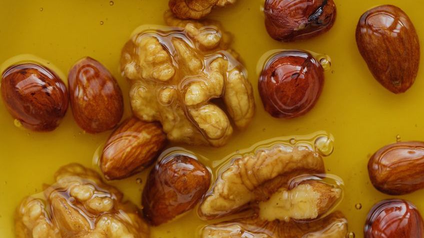 Młode orzechy włoskie dostarczają jodu poprawiającego pracę tarczycy