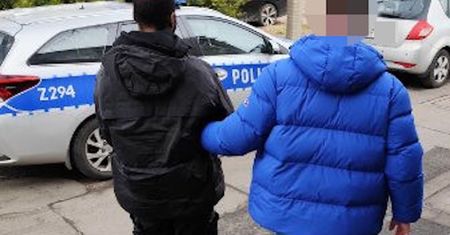 Francuz narozrabiał w Warszawie. Wyrwał ochroniarzowi drogi zegarek i... ukrył go w bieliźnie
