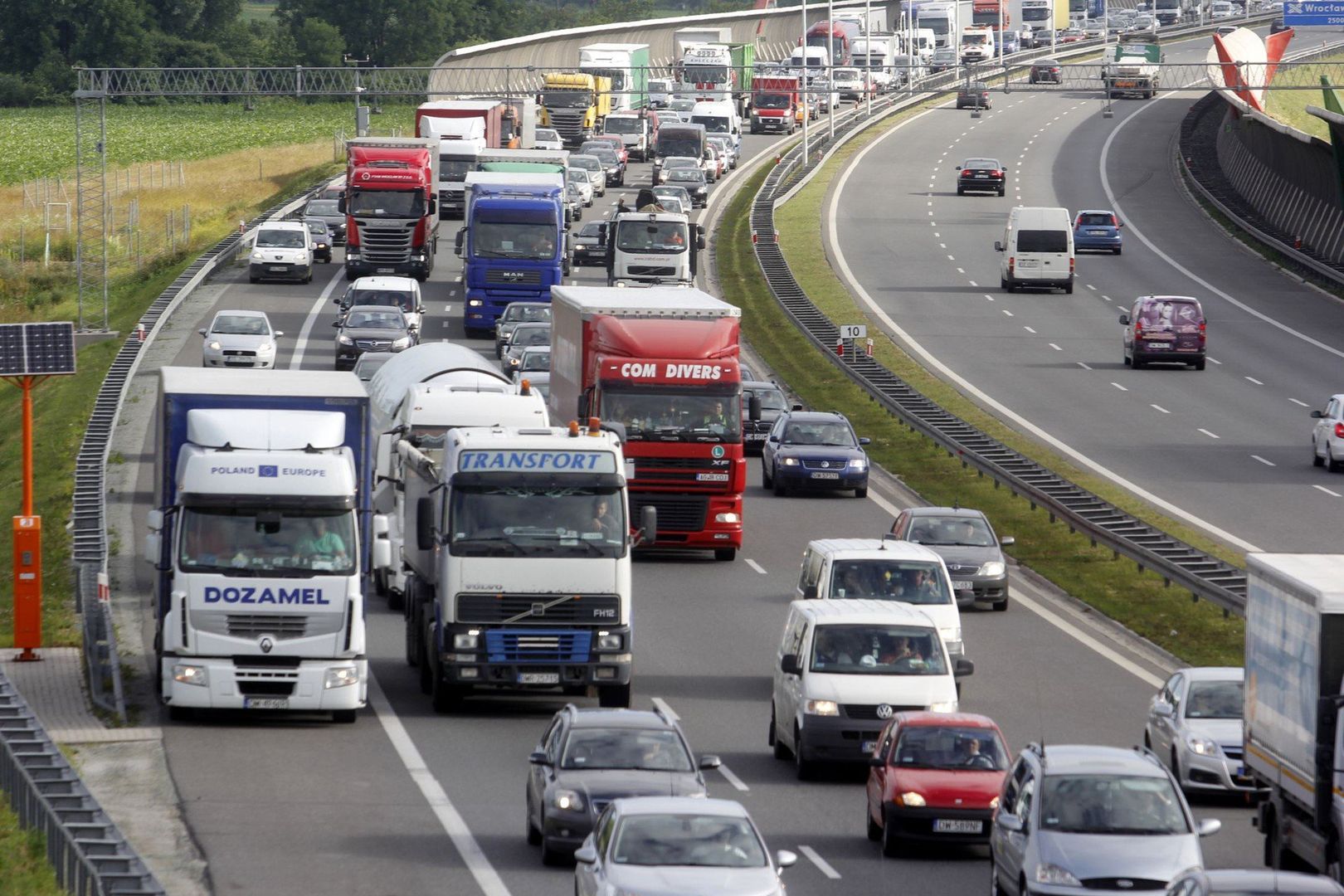 Kierowcy jadący AOW powinni liczyć się z korkami