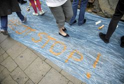 Koronawirus w Polsce. Powstała "Brunatna Księga" czasu epidemii. To 37 stron dokumentujących "wirusa nienawiści"