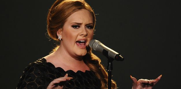 Adele: "Nie chcę być pozbawionym biustu chudzielcem!"