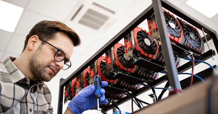 Wynajęła mieszkanie kopaczom kryptowalut. Teraz odradza innym