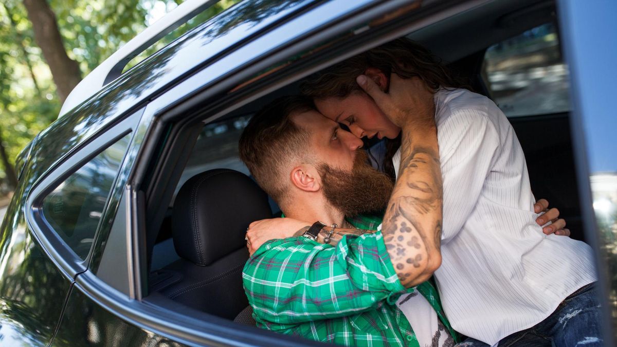 Seks w samochodzie może okazać się wspaniałym doświadczeniem dla par z długim stażem!