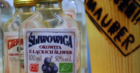 Sprawdzają bazary, wlepiają kary kołom gospodyń wiejskich. Dlaczego państwo nie chce legalizacji bimbrowników?