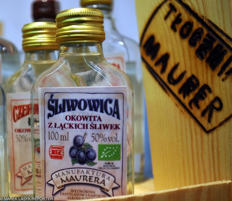 Aby legalnie wprowadzać alkohol do obrotu, trzeba spełnić wiele warunków. Nie ma znaczenia, że to regionalna nalewka, a "wprowadzającym do obrotu" są gospodynie.