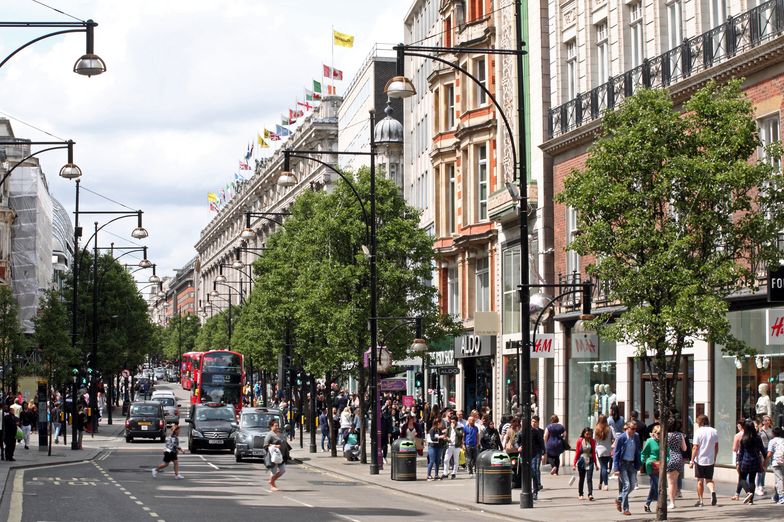 Na prestiżowej Oxford Street swoje sklepu mają słynne marki - także z Polski.