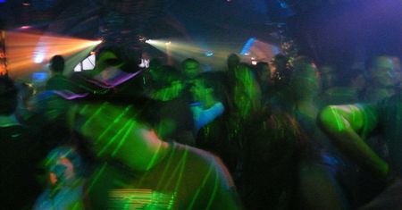 Lublin: Ochrona wyrzuciła go z klubu. Wrócił z bronią gazową i rewolwerem