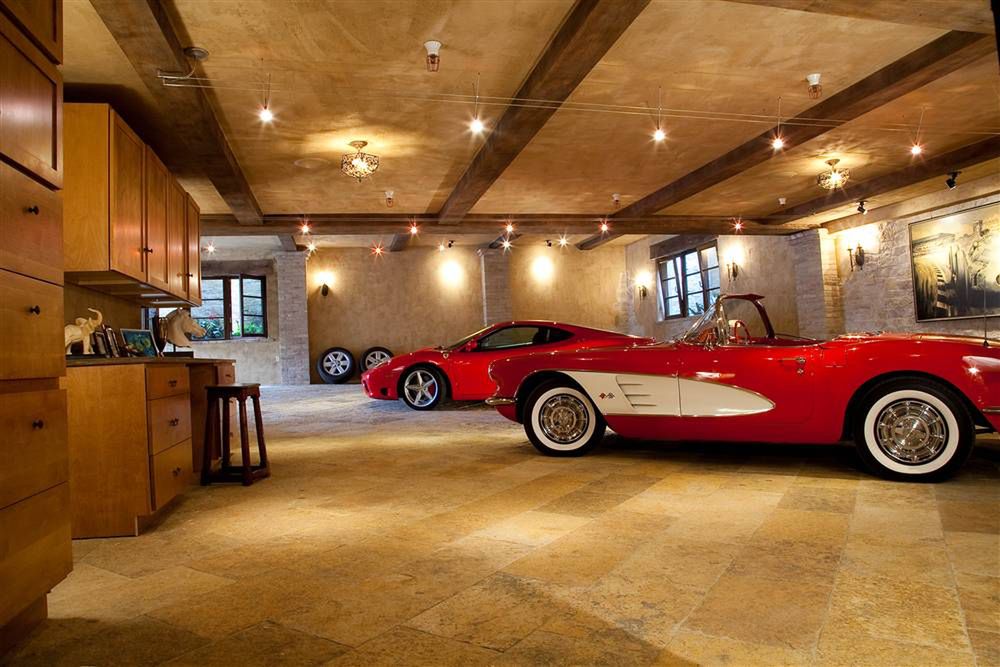 Ferrari F360, Chevy Corvette C1 (fot. luxury4play.com)