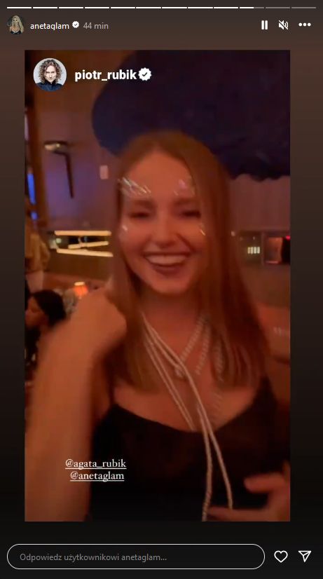 Agata i Piotr Rubikowie bawią się na imprezie halloweenowej z Anetą Glam