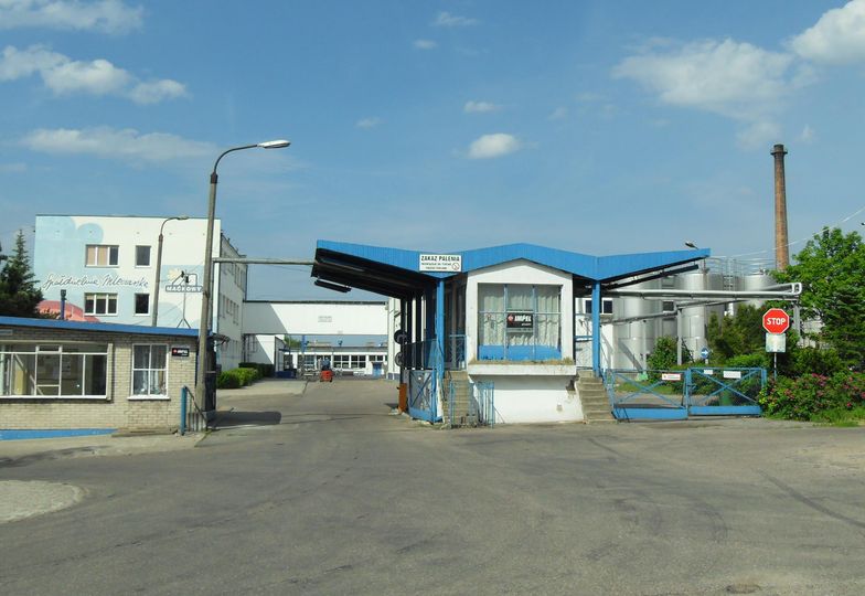 Wejście do zakładów OSM Maćkowy. Kiedyś był to jeden z najnowocześniejszych zakładów w kraju. Teraz będzie tu m.in. skup mleka i magazyn