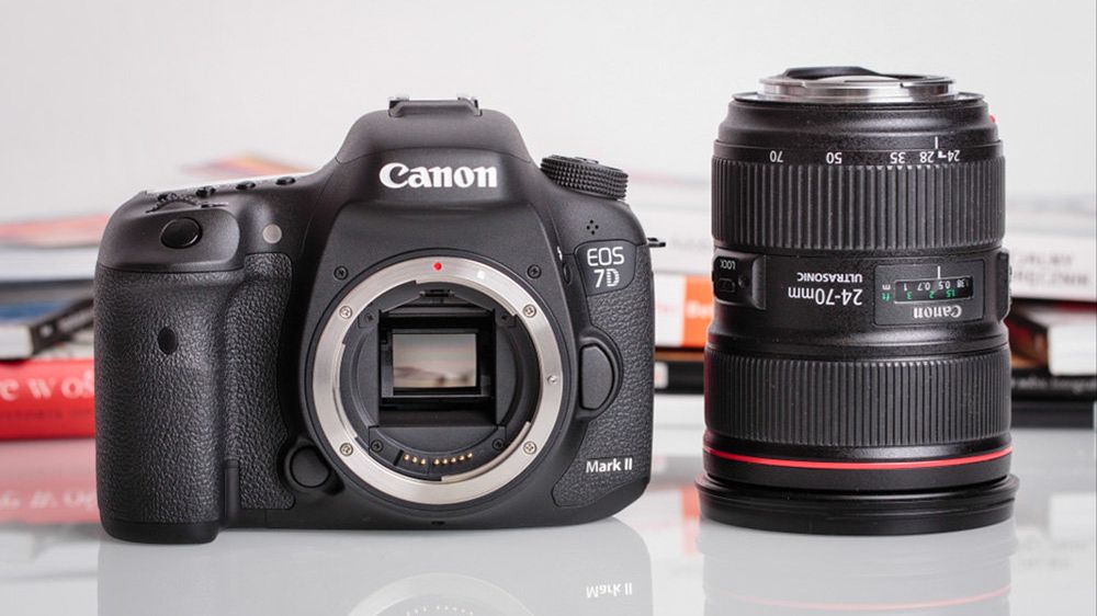 Canon 7D Mark II, 5D Mark III i gripy w promocji cashback. Można zaoszczędzić do 1200 zł 1