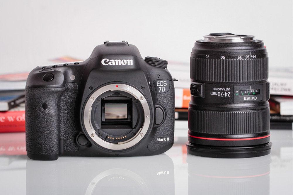 Canon 7D Mark II, 5D Mark III i gripy w promocji cashback. Można zaoszczędzić do 1200 zł