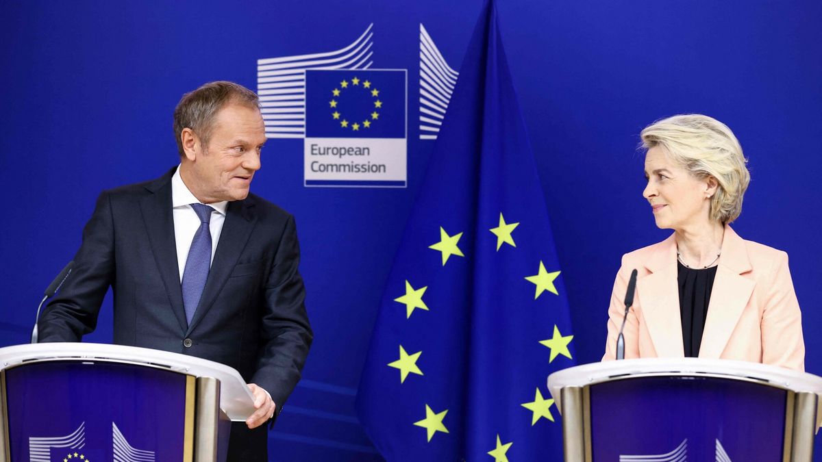 Temporary
European Commission President Ursula von der Leyen (R) and Polish liberal opposition leader Donald Tusk give a press conference at the EU headquarters in Brussels on October 25, 2023. Poland's liberal opposition that won a majority in the general election said it was ready to forge a coalition and urged the country's conservative president to entrust it with forming a new government. "I'm counting on constructive cooperation with the president and on quick decisions. The Polish people are waiting for it. We are ready to work anytime," Tusk said as he confirmed he would be the bloc's prime minister candidate. (Photo by Kenzo TRIBOUILLARD / AFP)
KENZO TRIBOUILLARD