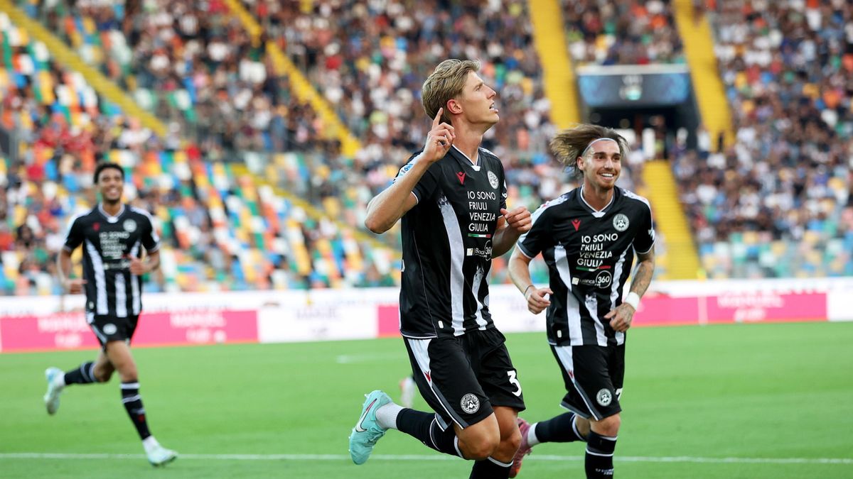 PAP/EPA / Gabriele Menis / Piłkarze Udinese Calcio w meczu z Hellasem Werona