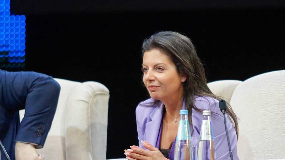 Crisis in Ukraine
epa08971522 Margarita Simonyan, the Chief Editor of the state-controlled international television network 'Russia Today' attends the 'Russian Donbass Forum' in the pro-Russian militants controlled city of Donetsk, Ukraine, 28 January 2021. Margarita Simonyan, the Chief Editor of the state-controlled international television network 'Russia Today' called Russia to annex all territory of Donbas. Russian propagandists Keosayan, Margarita Simonyan, and Roman Babayan arrived in Donetsk to participate in the 'Russian Donbass Forum'.  EPA/DAVE MUSTAINE 
Dostawca: PAP/EPA.
DAVE MUSTAINE