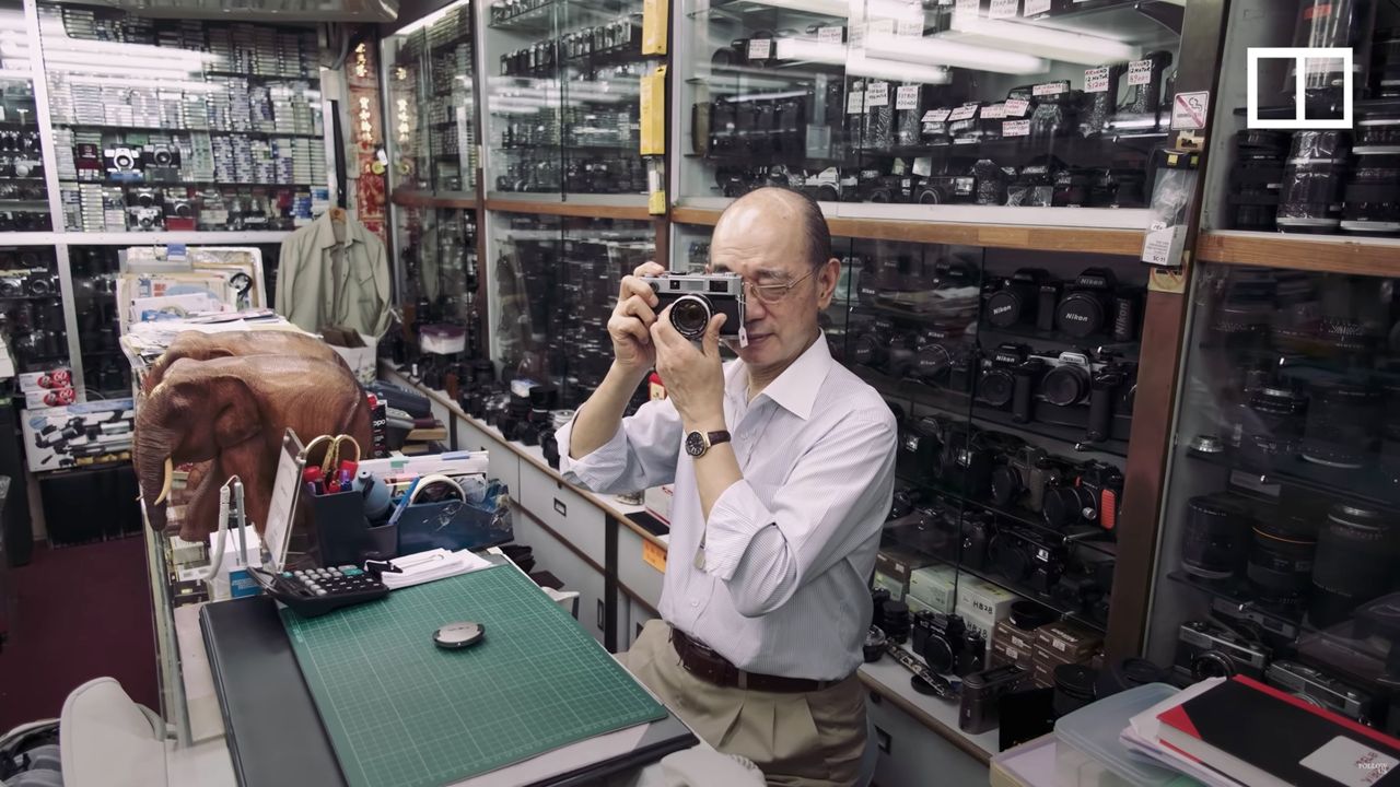 Od 60 lat kolekcjonuje aparaty. To całe jego życie