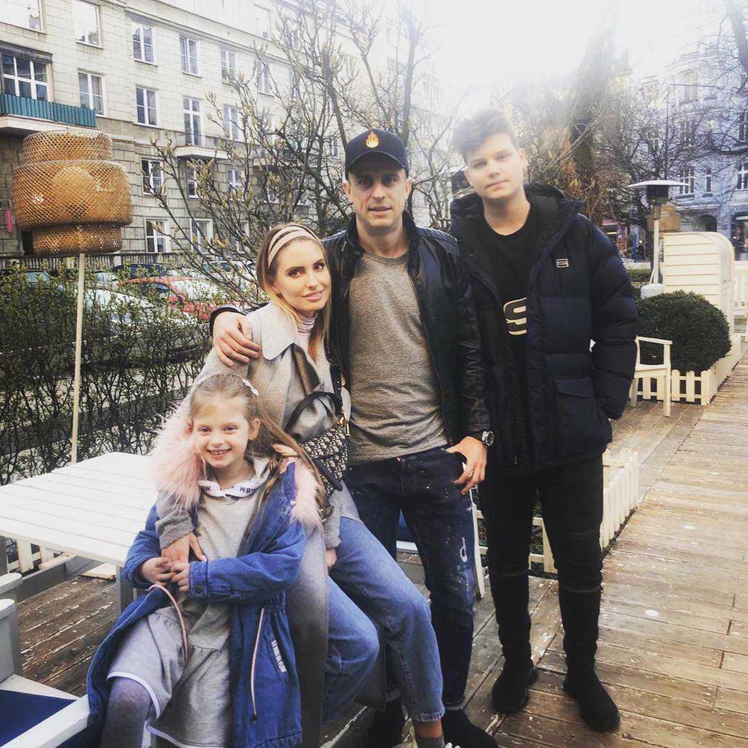 Kamil Grosicki i Dominika Grosicka z dziećmi