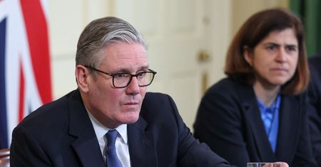 Podpalenia w Londynie związane ze Starmerem. Media: to sprawka Rosjan