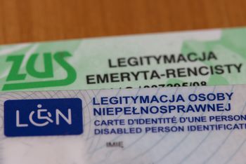 Specjalna karta dla seniorów. Emeryci mogą korzystać ze zniżek w całej Polsce