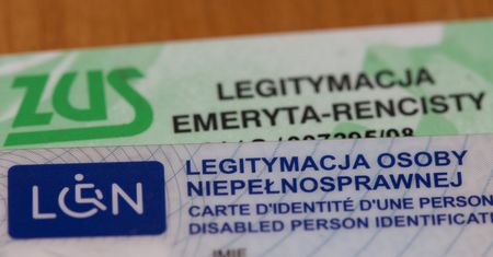 Specjalna karta dla seniorów. Mogą korzystać ze zniżek w całej Polsce