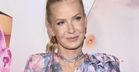 Edyta Pazura w kuszącej pozie. W bikini wygląda jak bogini