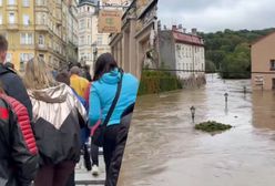 Stali i nagrywali powódź. W kilka chwil musieli się rozejść