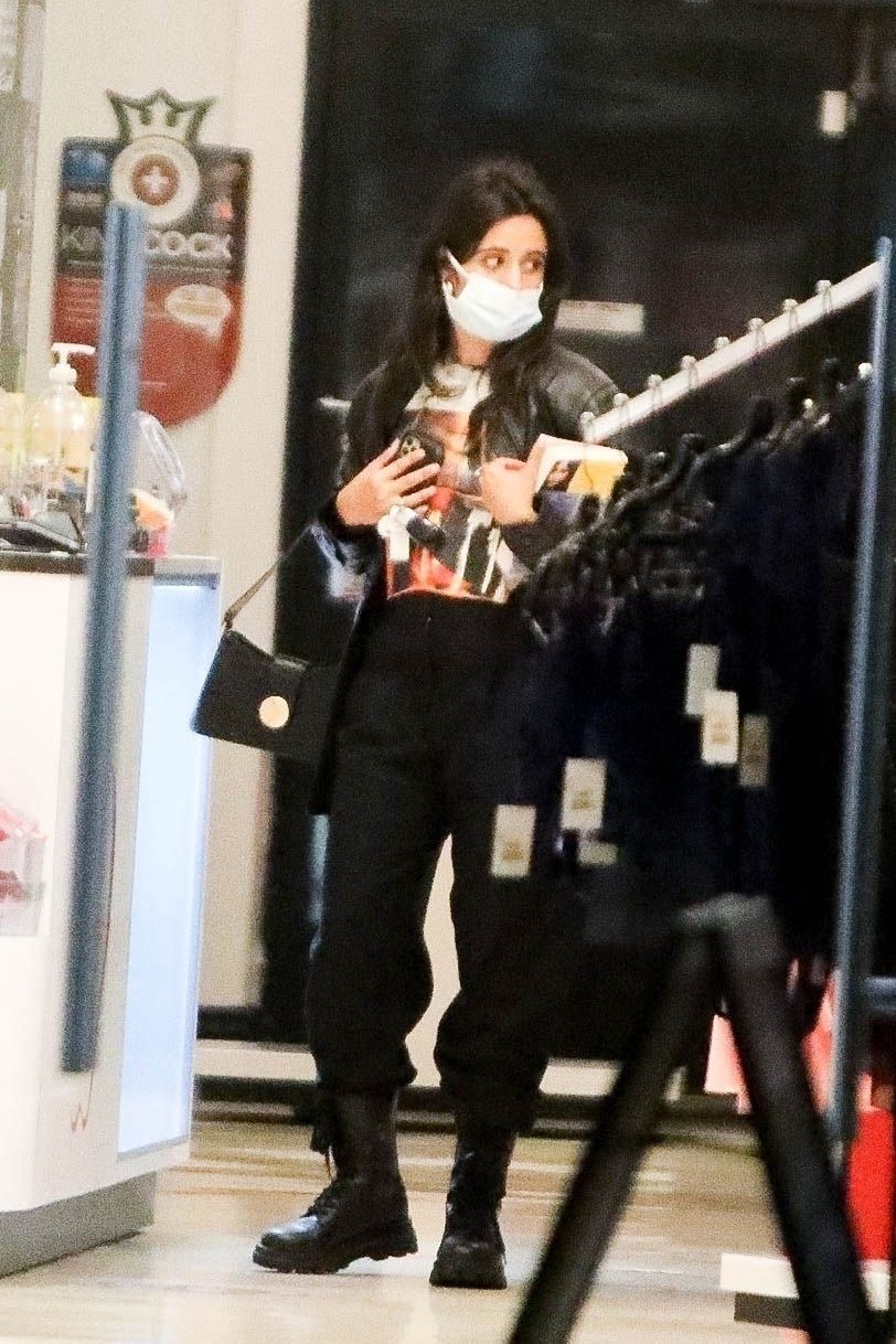 Camila Cabello na zakupach w sex shopie
