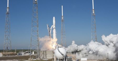 Loty w kosmos coraz bliżej. Jest komercyjny statek