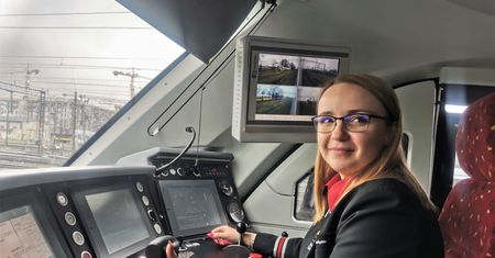 Coraz więcej pań za sterami pociągów. Sylwia spełniła swoje marzenia: dla tych widoków warto wstawać o świcie