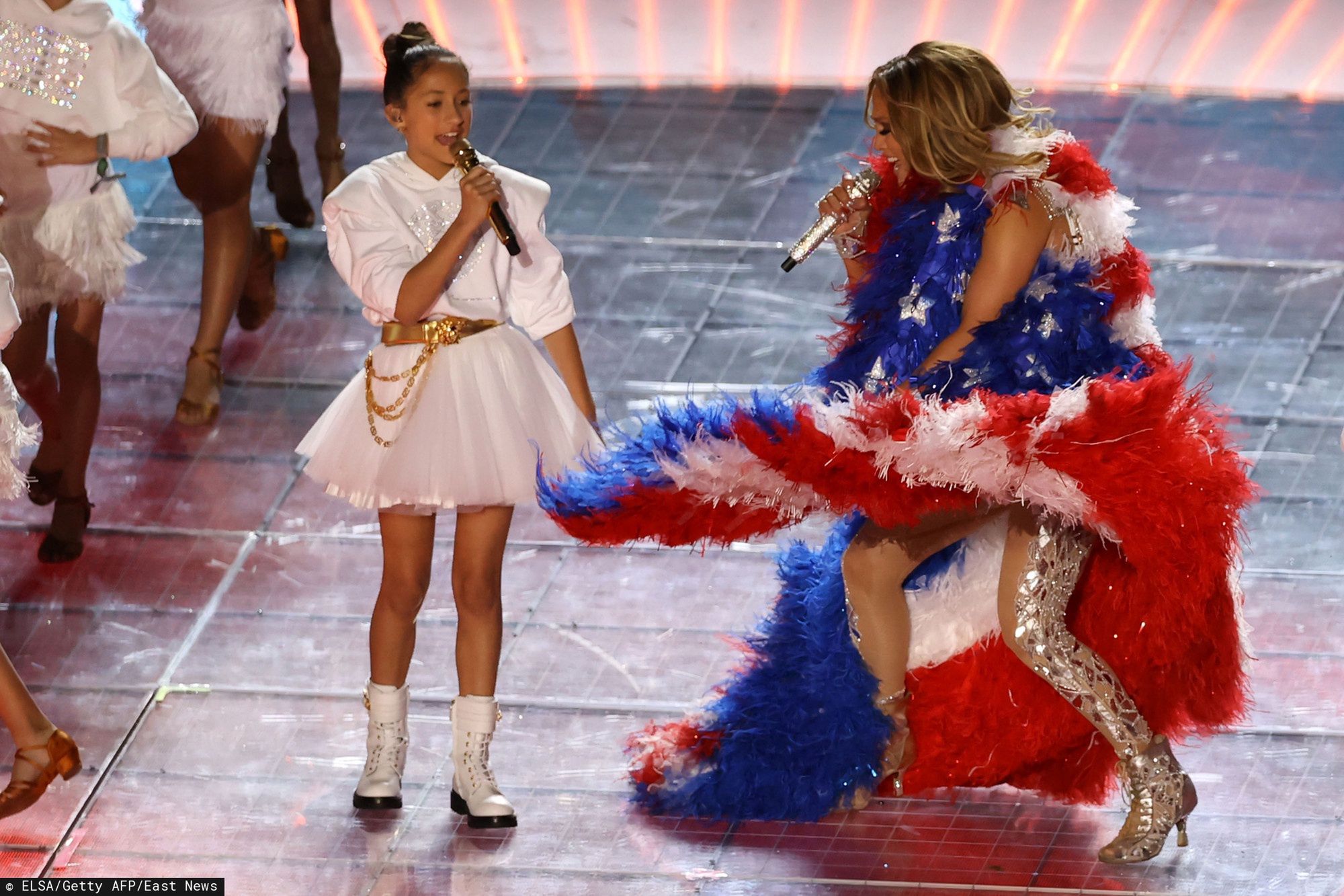 Jennifer Lopez z córką Emme podczas przerwy Super Bowl 2020