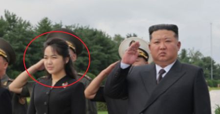 Była obok Kim Dzong Una. Może rządzić Koreą Północną