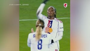 #dziejesiewsporcie: Postawiła kropkę nad "i". Bramkarka odprowadziła piłkę wzrokiem