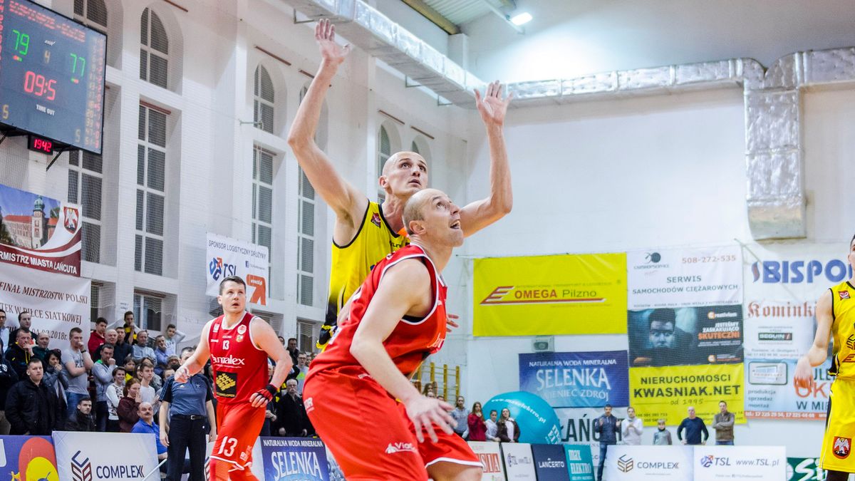 WP SportoweFakty / Karol Słomka / Adam Kaczmarzyk (w czerwonej koszulce)