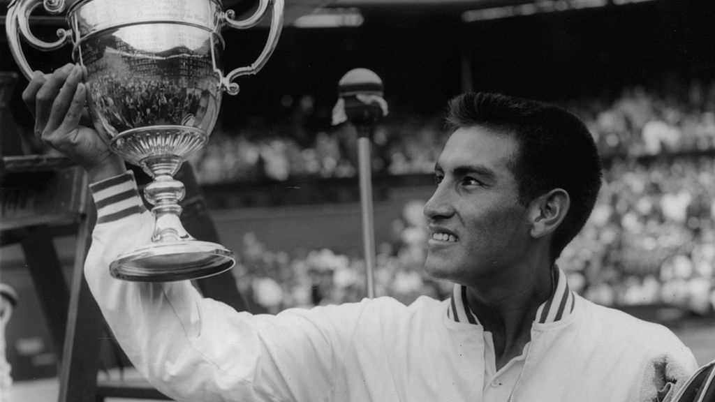 Zdjęcie okładkowe artykułu: Getty Images / Terry Disney/Central Press / Na zdjęciu: Alex Olmedo, mistrz Wimbledonu 1959