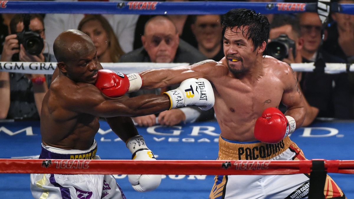 Getty Images / Ethan Miller / Na zdjęciu: Floyd Mayweather (z lewej) i Manny Pacquiao