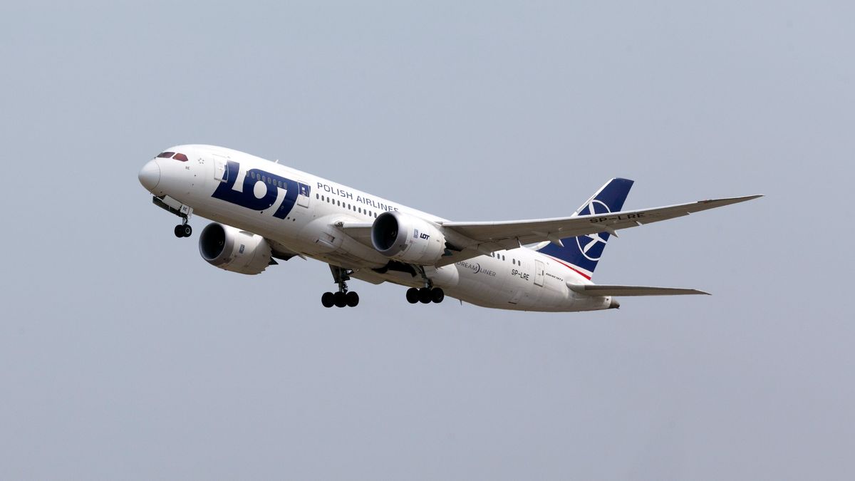 Samolot linni LOT musiał zawrócić w trakcie podróży do Meksyku 