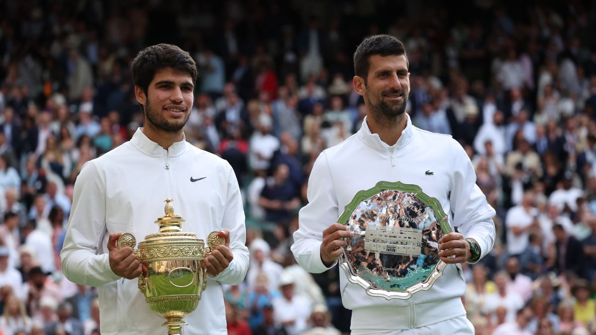 Zdjęcie okładkowe artykułu: PAP/EPA / Neil Hall / Carlos Alcaraz i Novak Djoković po finale Wimbledonu w 2023 roku